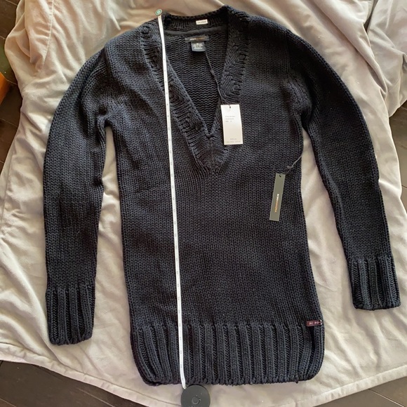 BCBG V-Neck sweater. Black. Size M. New with tags. - Picture 4 of 10